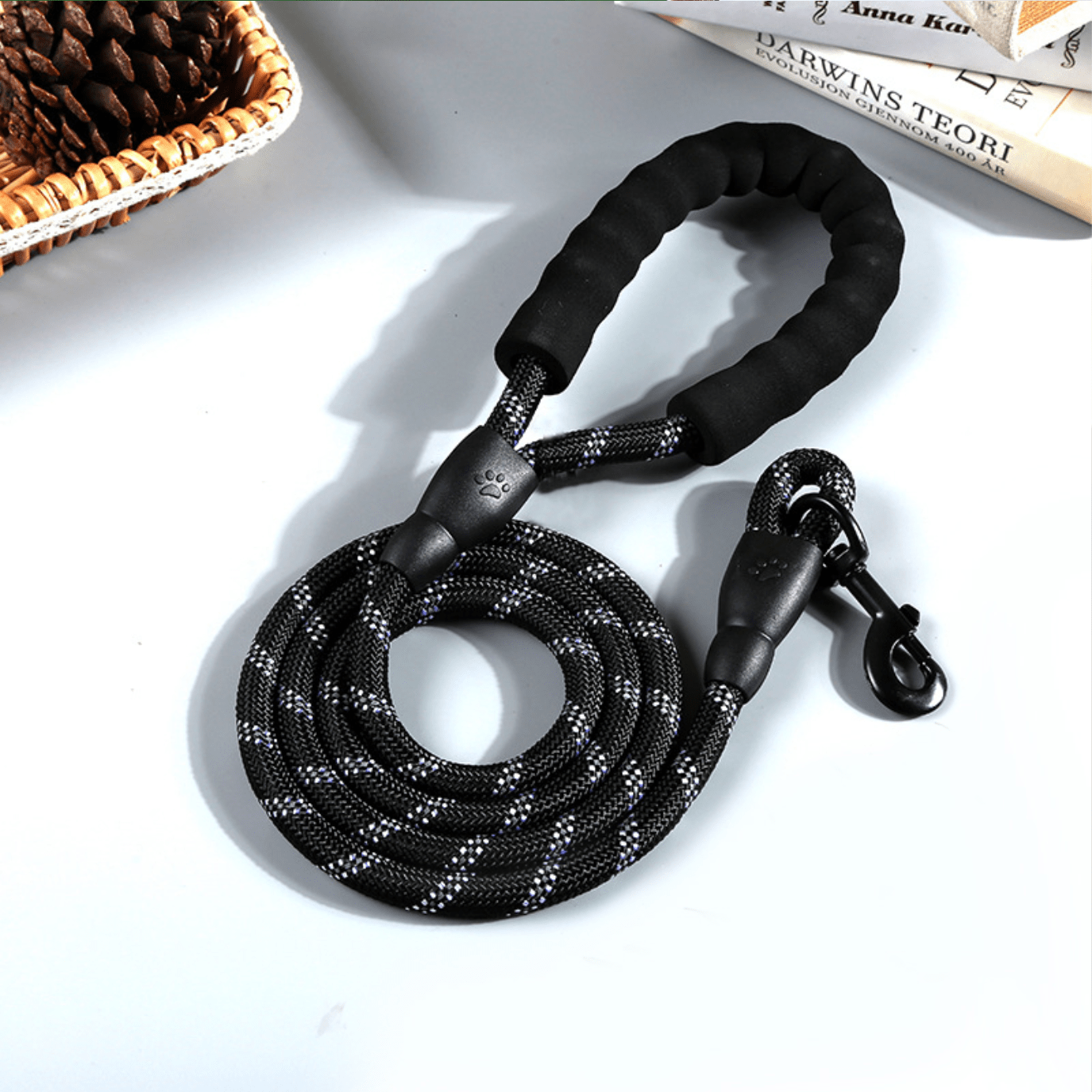 Heijastava ja paksu talutushihna - Tukkukoira